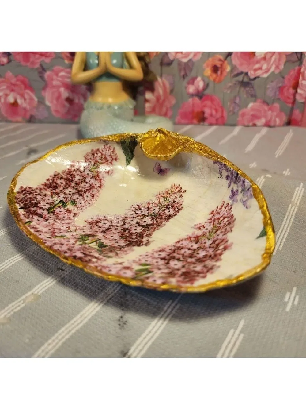 DECOUPAGE CLAM SHELL DECOUPAGE LILACS FLOWERS 💐 ON A CLAM SHELL TRINKET DISH